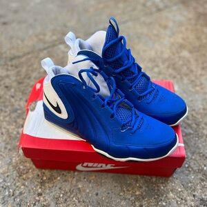 Nike Air Max Wavy sneakers in size US 10.5